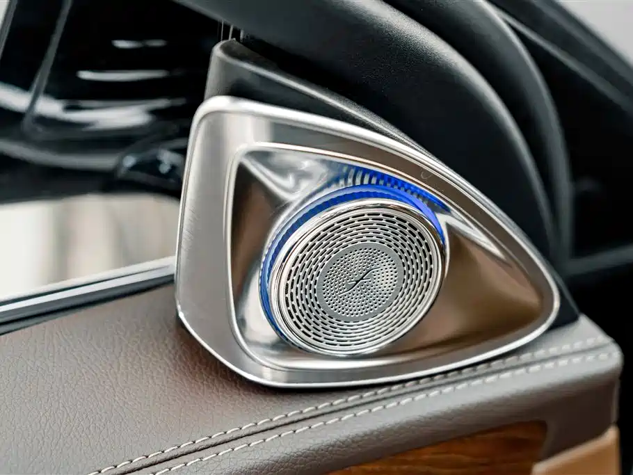 Mercedes-Benz E-Class — миниатюра 16