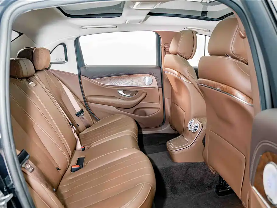 Mercedes-Benz E-Class — миниатюра 21
