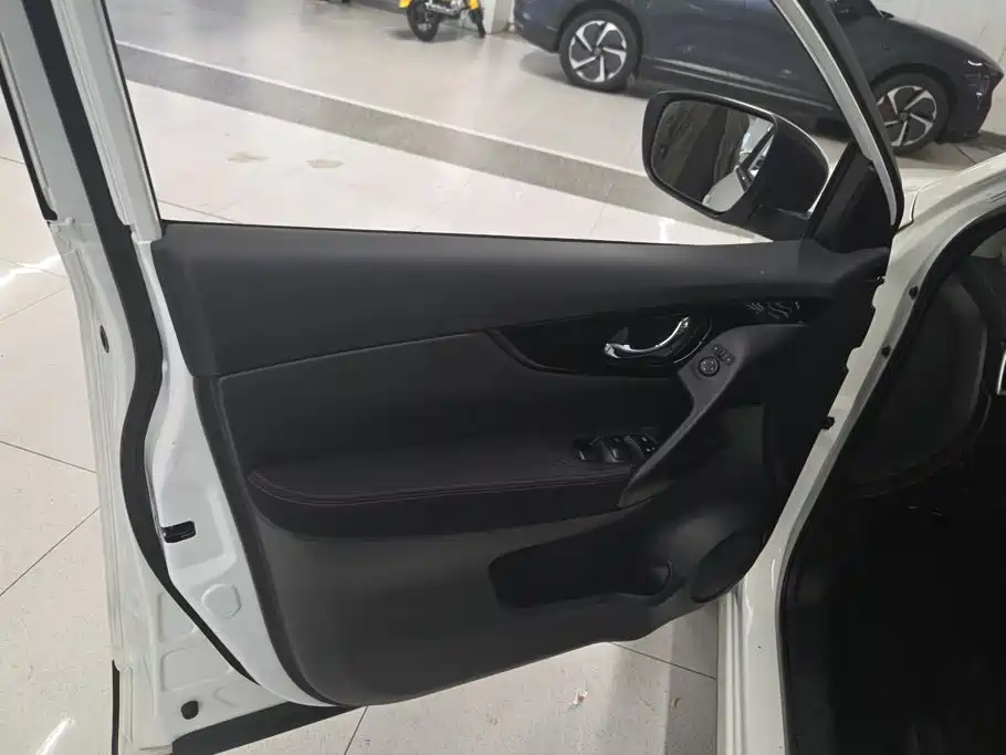 Nissan Qashqai — миниатюра 7