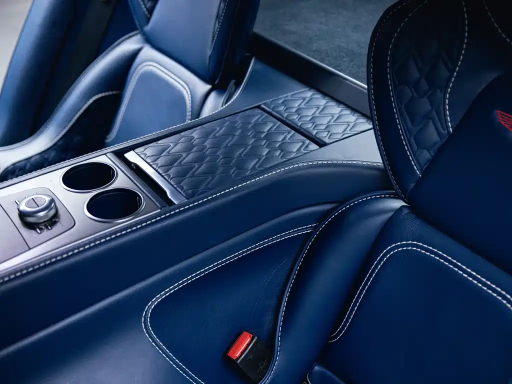 Aston Martin Rapide — миниатюра 18