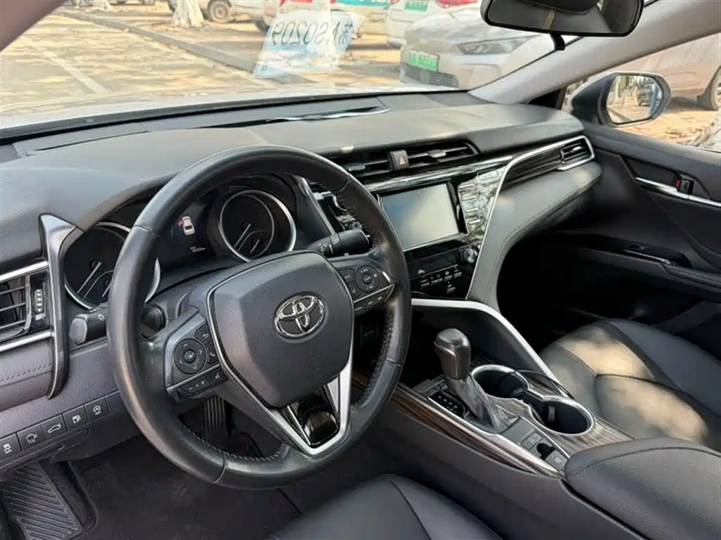 TOYOTA CAMRY