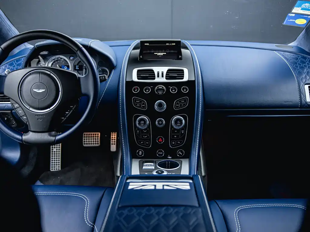 Aston Martin Rapide — миниатюра 32