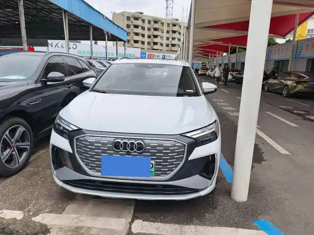 AUDI Q4 E TRON 2023