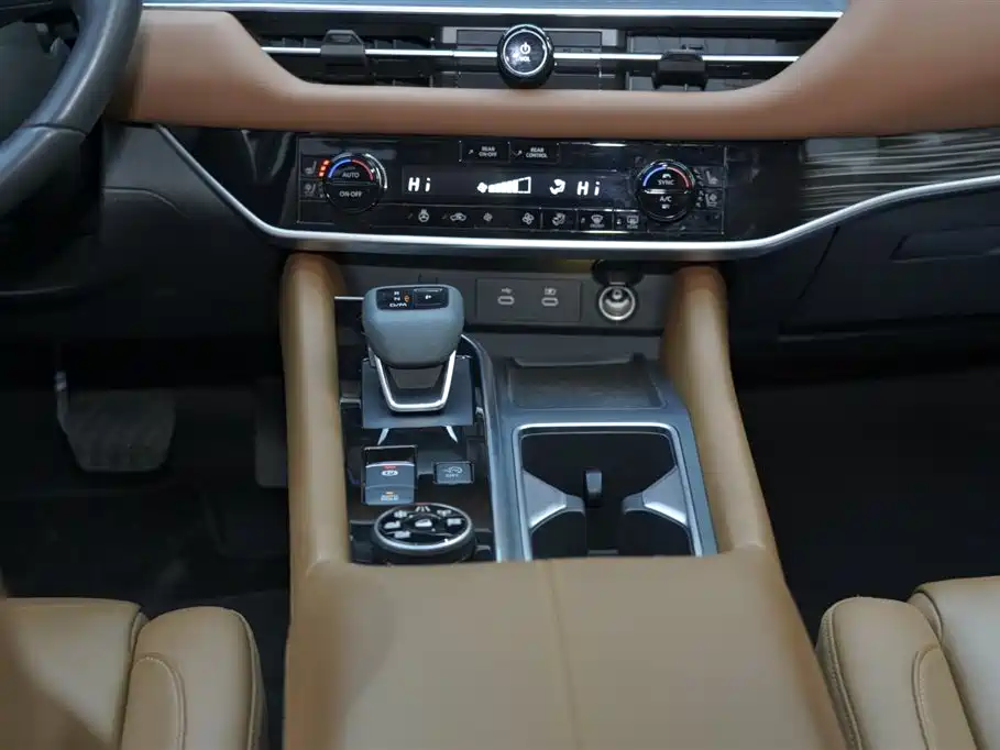 NISSAN EXPLORING THE LAND