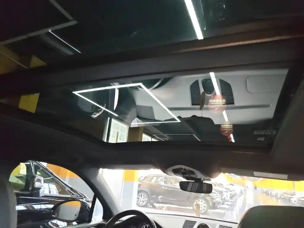Porsche Macan — миниатюра 18