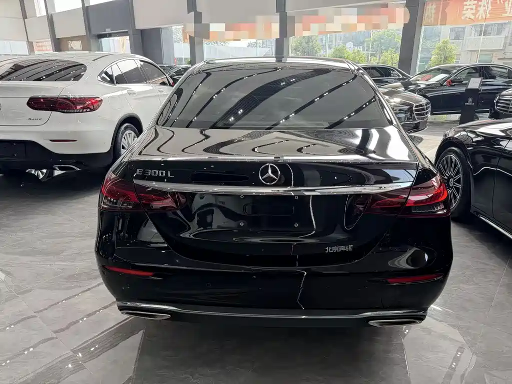 Mercedes-Benz E-Class — миниатюра 8