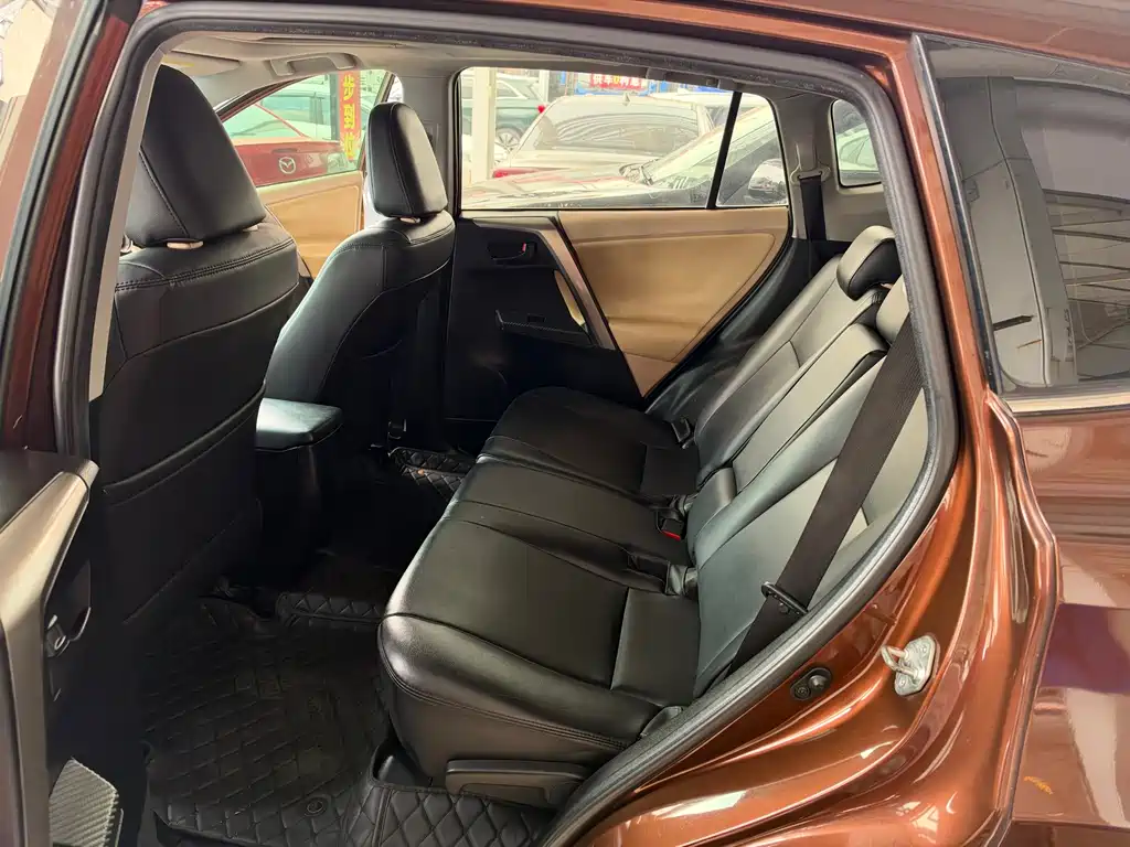 Toyota RAV4 — миниатюра 6