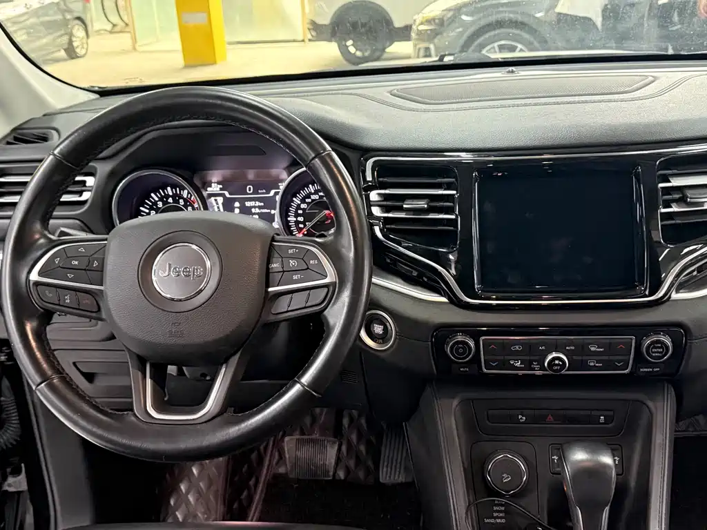 Jeep Grand Commander — миниатюра 8
