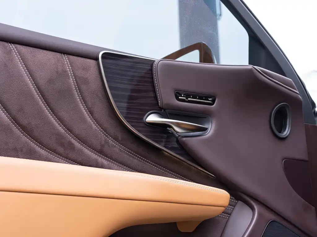 Lexus LS — миниатюра 18