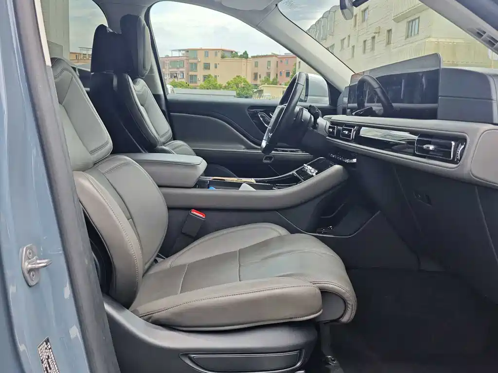 Lincoln Aviator — миниатюра 19