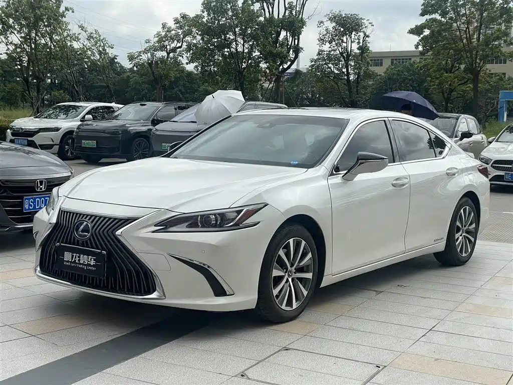 2020 Lexus ES - zdjęcie 1 z 9