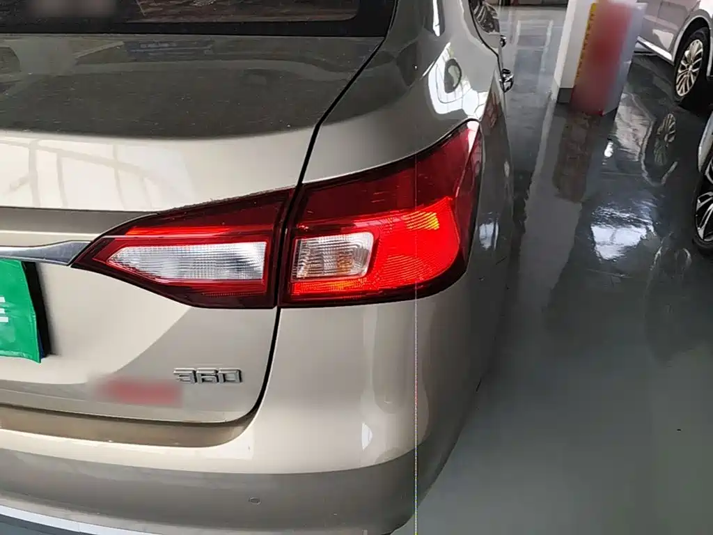 Roewe 360 — миниатюра 8
