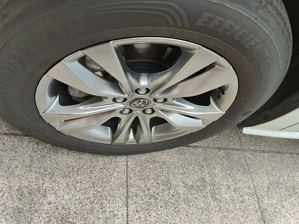Toyota Sienna — миниатюра 23