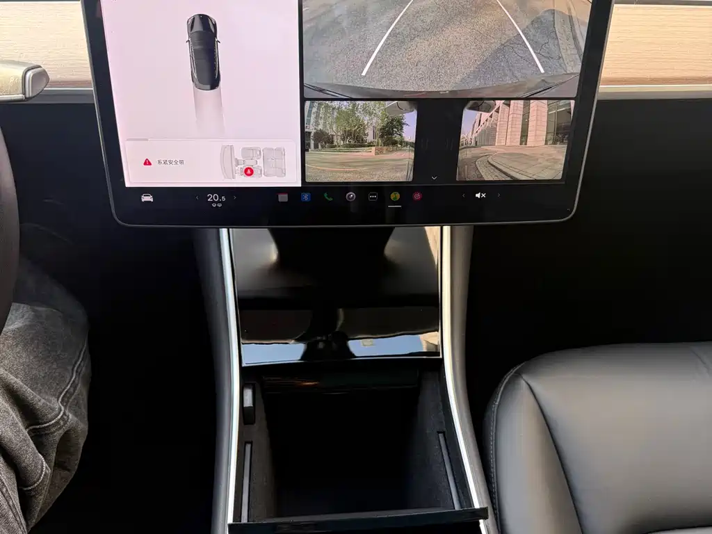 Tesla Model 3 — миниатюра 12