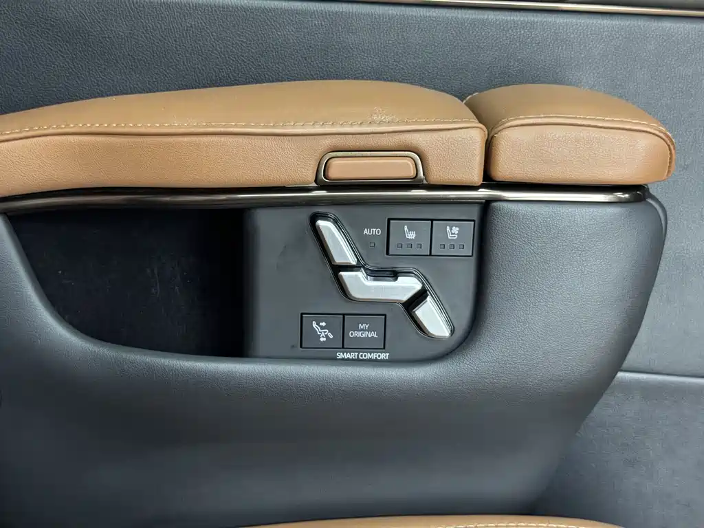 Toyota Alphard — миниатюра 12