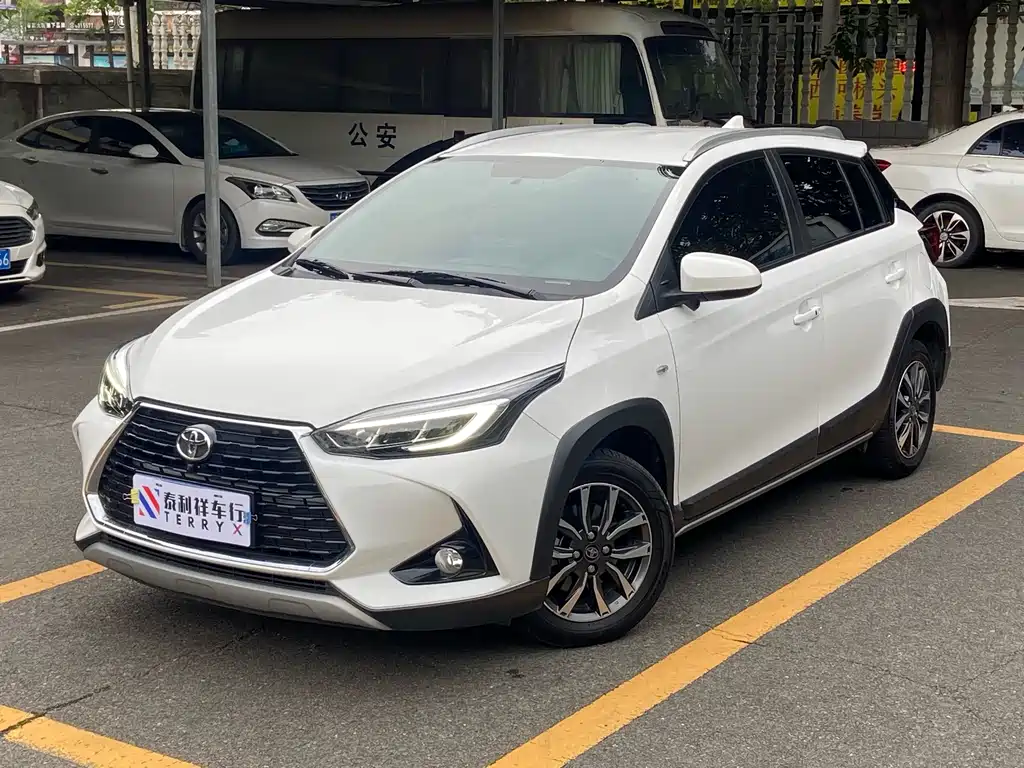 Toyota Yaris L 2022
