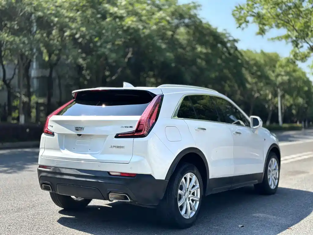 CADILLAC XT4