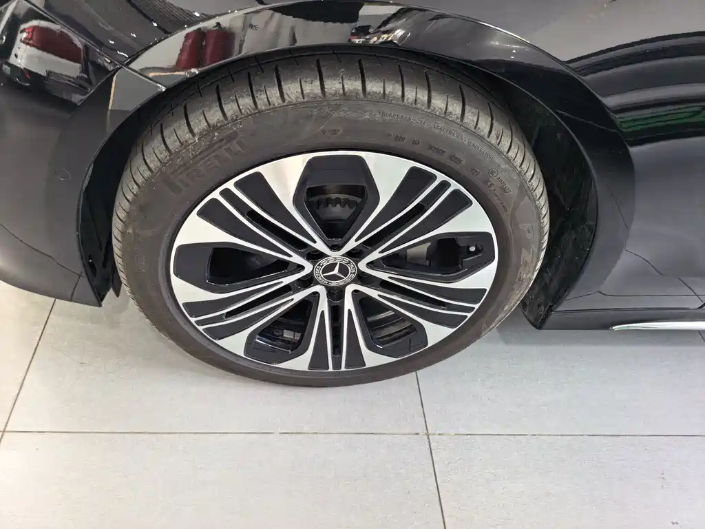 Mercedes-Benz E-Class — миниатюра 4