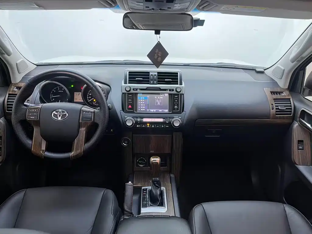 Toyota Land Cruiser Prado 2016 2.7L AT Standard