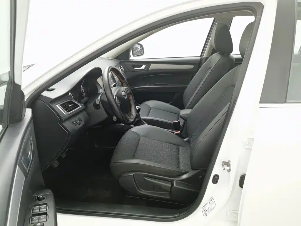 Bestune B30 — миниатюра 10