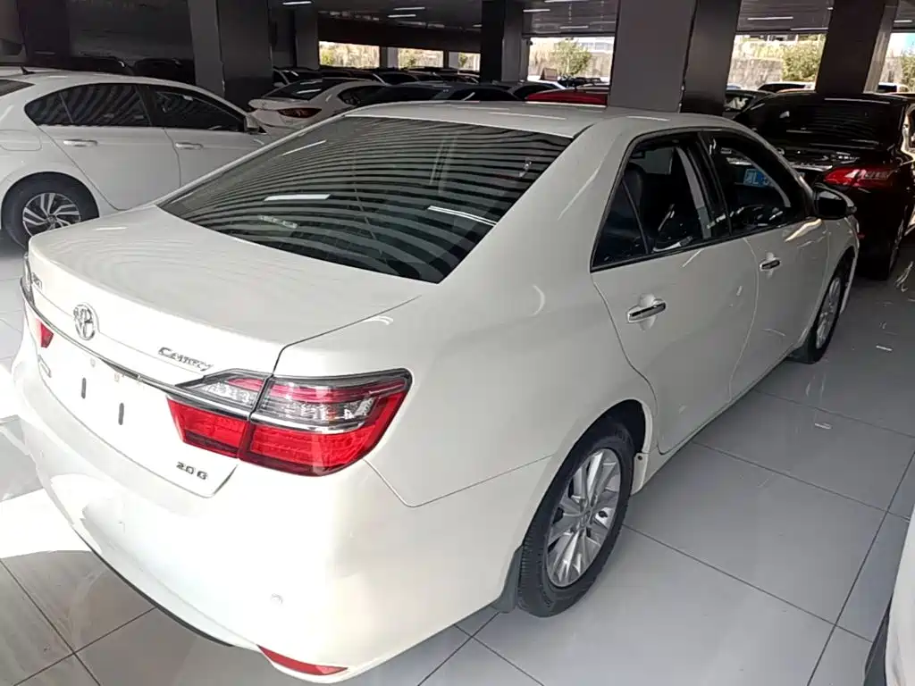 Toyota Camry — миниатюра 7