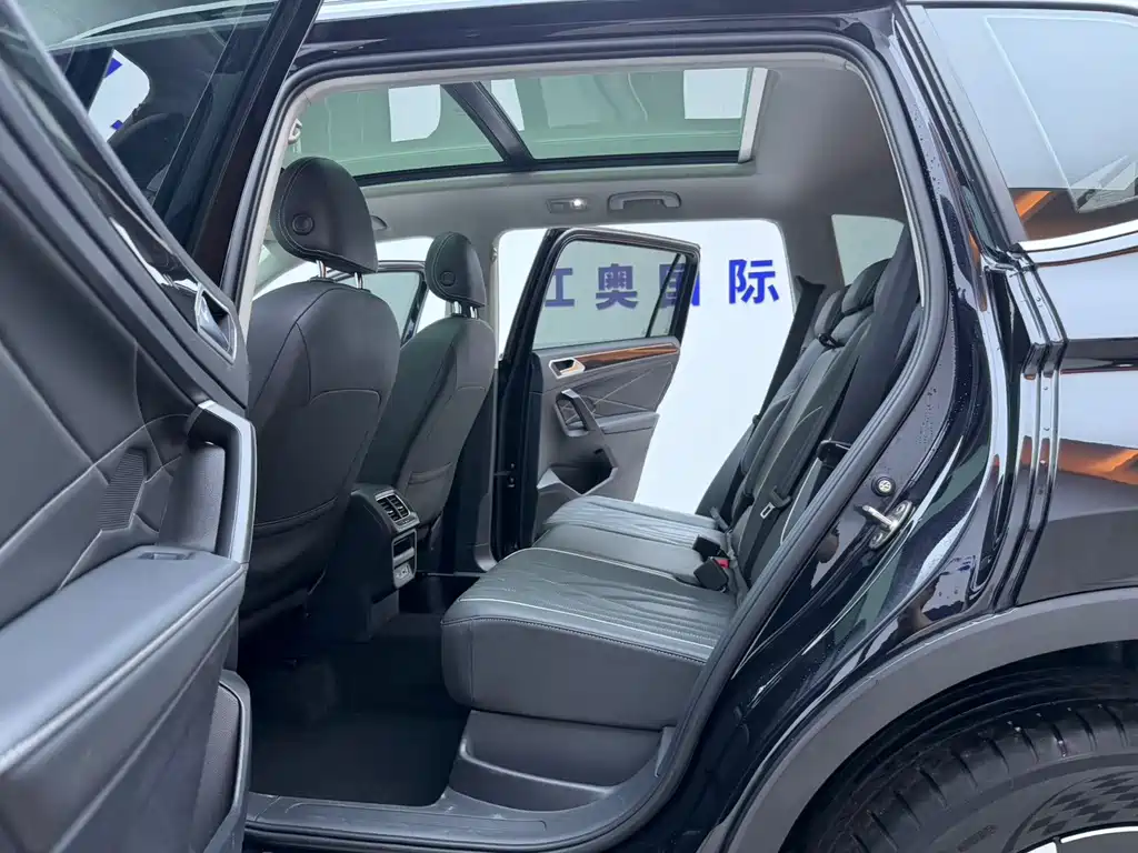 Volkswagen Tiguan L — миниатюра 11