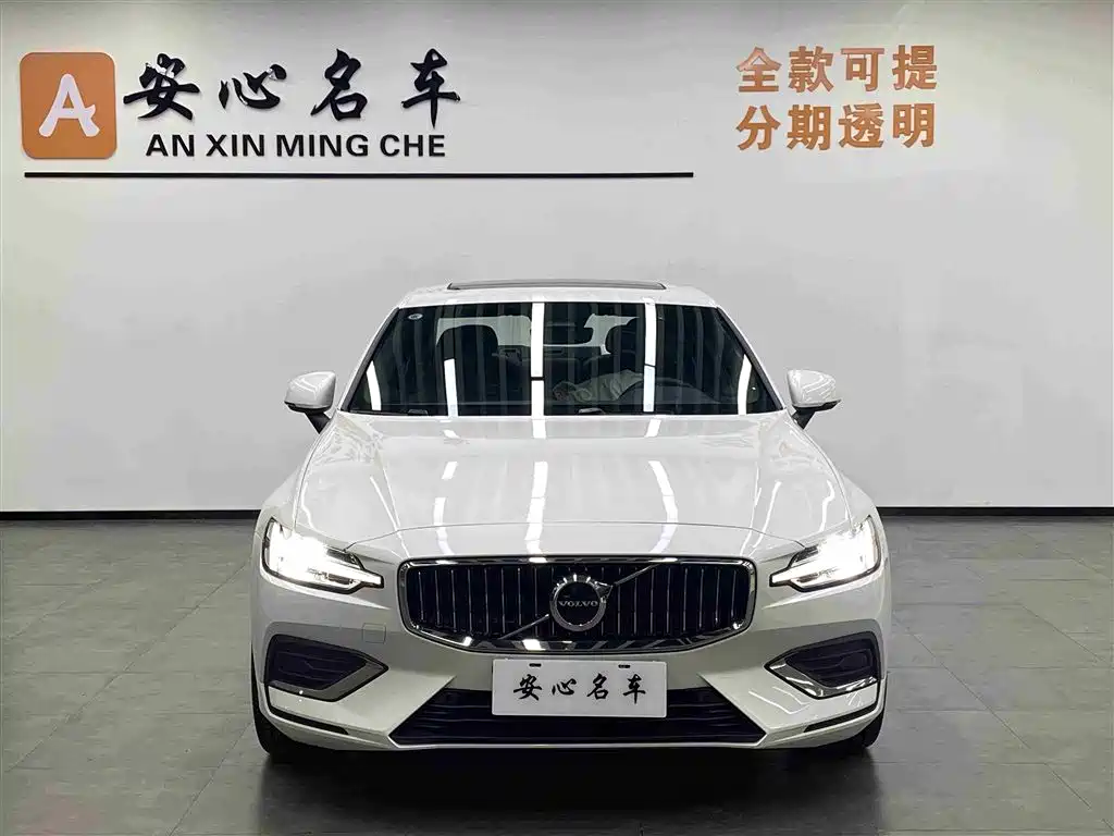 Volvo S60 2025 B4 Luxury