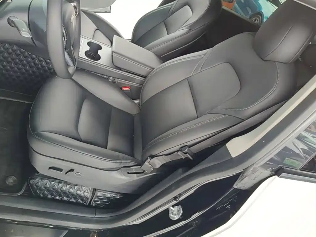 Tesla Model Y — миниатюра 15