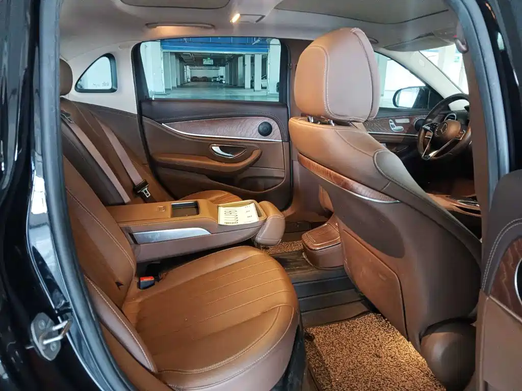 Mercedes-Benz E-Class — миниатюра 10