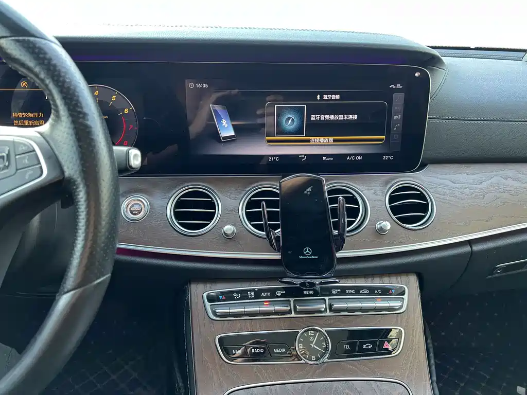 Mercedes-Benz E-Class — миниатюра 14