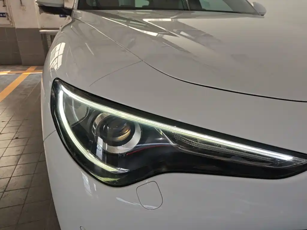 Alfa Romeo Stelvio — миниатюра 11