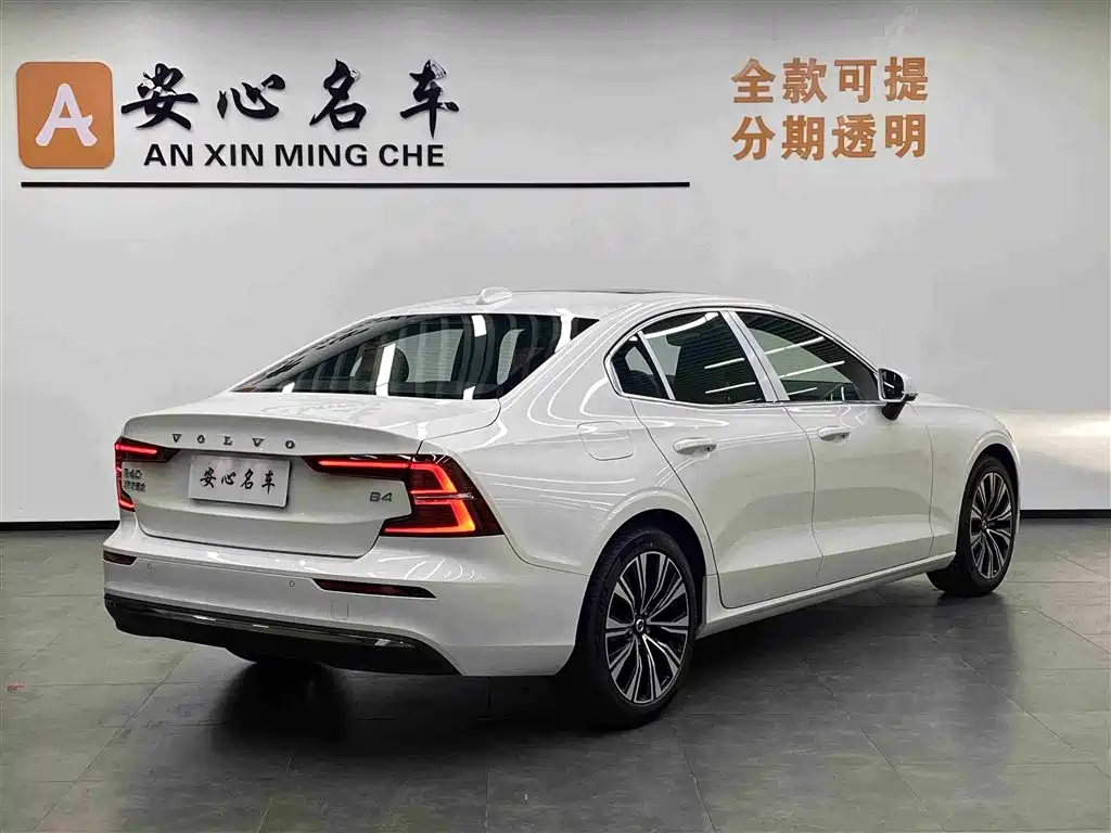 Volvo S60 2025 B4 Luxury