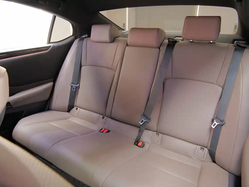Lexus ES — миниатюра 8