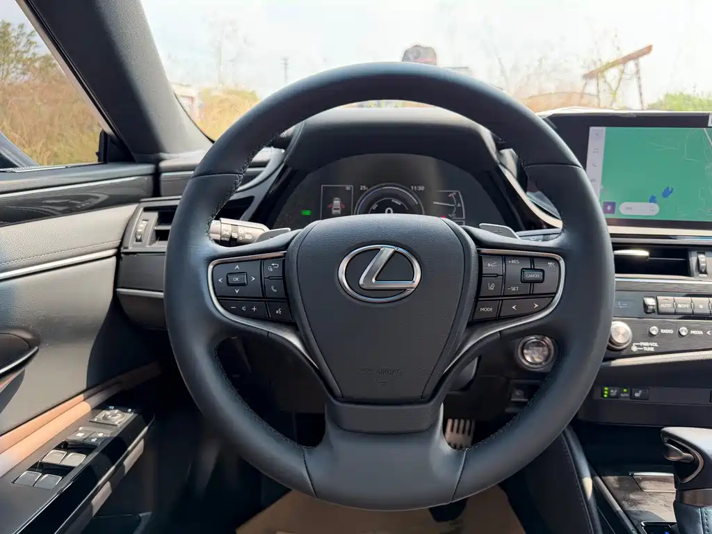 Lexus ES — миниатюра 9