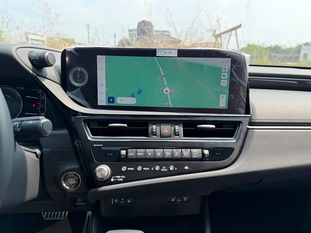 Lexus ES — миниатюра 11