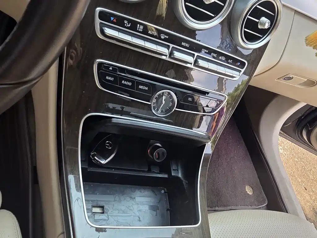 Mercedes-Benz C-Class — миниатюра 6
