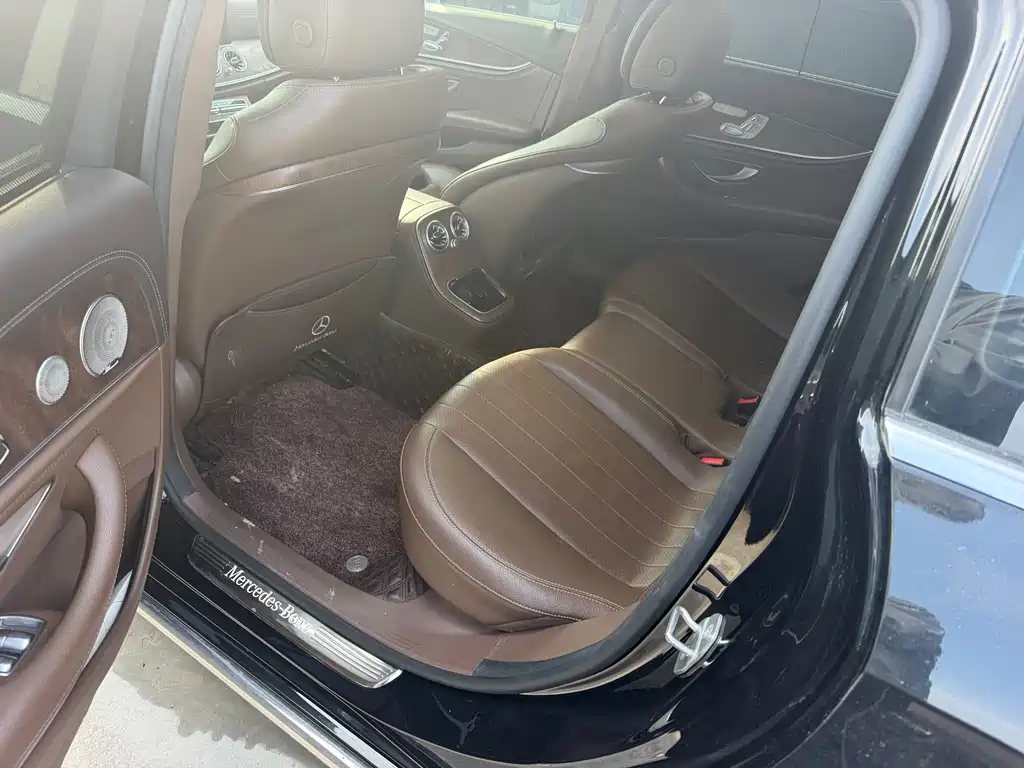 Mercedes-Benz E-Class — миниатюра 6