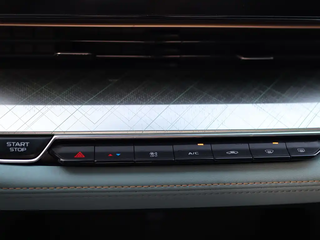 Geely Emgrand L — миниатюра 10