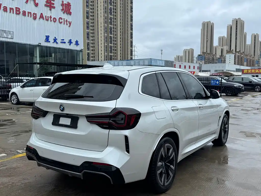 BMW iX3 — миниатюра 7