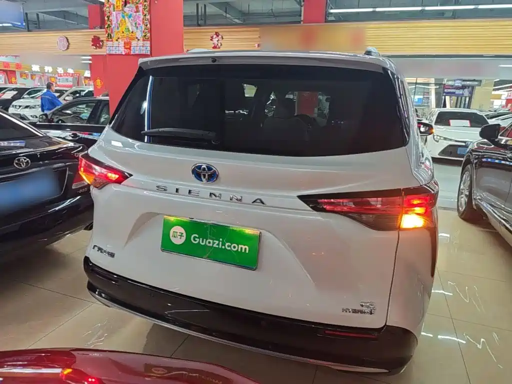Toyota Sienna — миниатюра 6