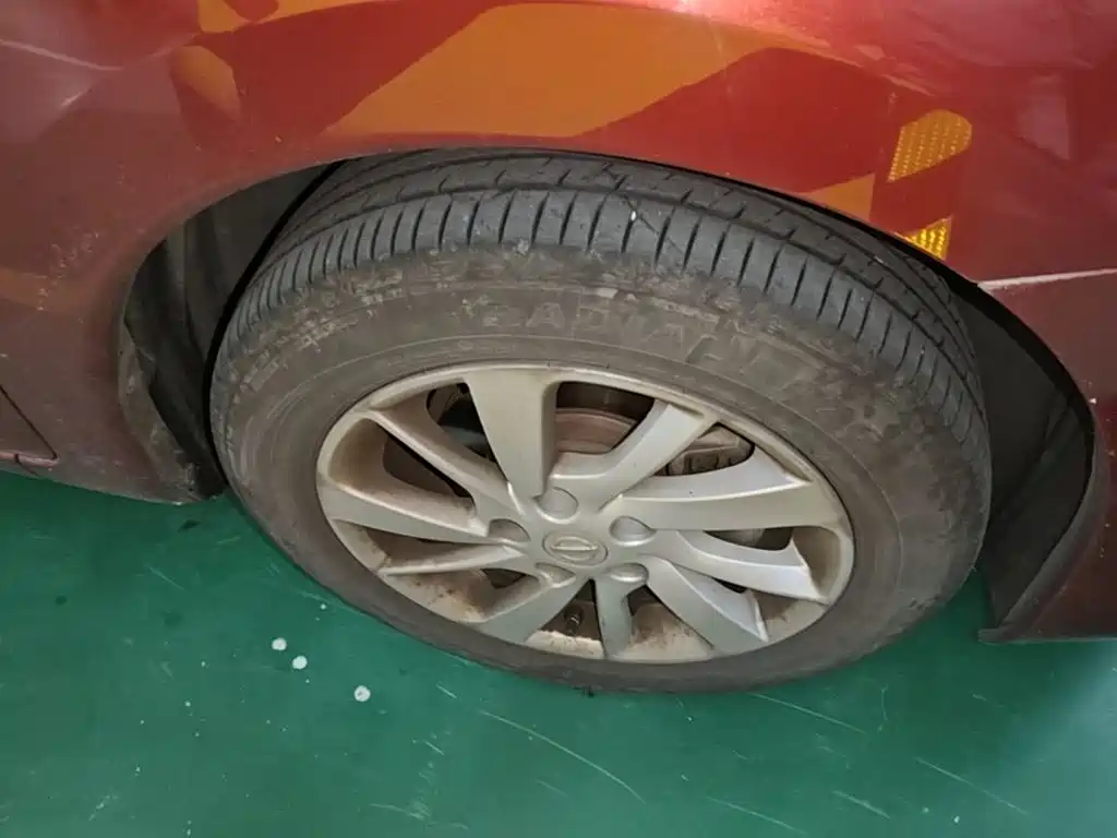 Nissan Tiida — миниатюра 12