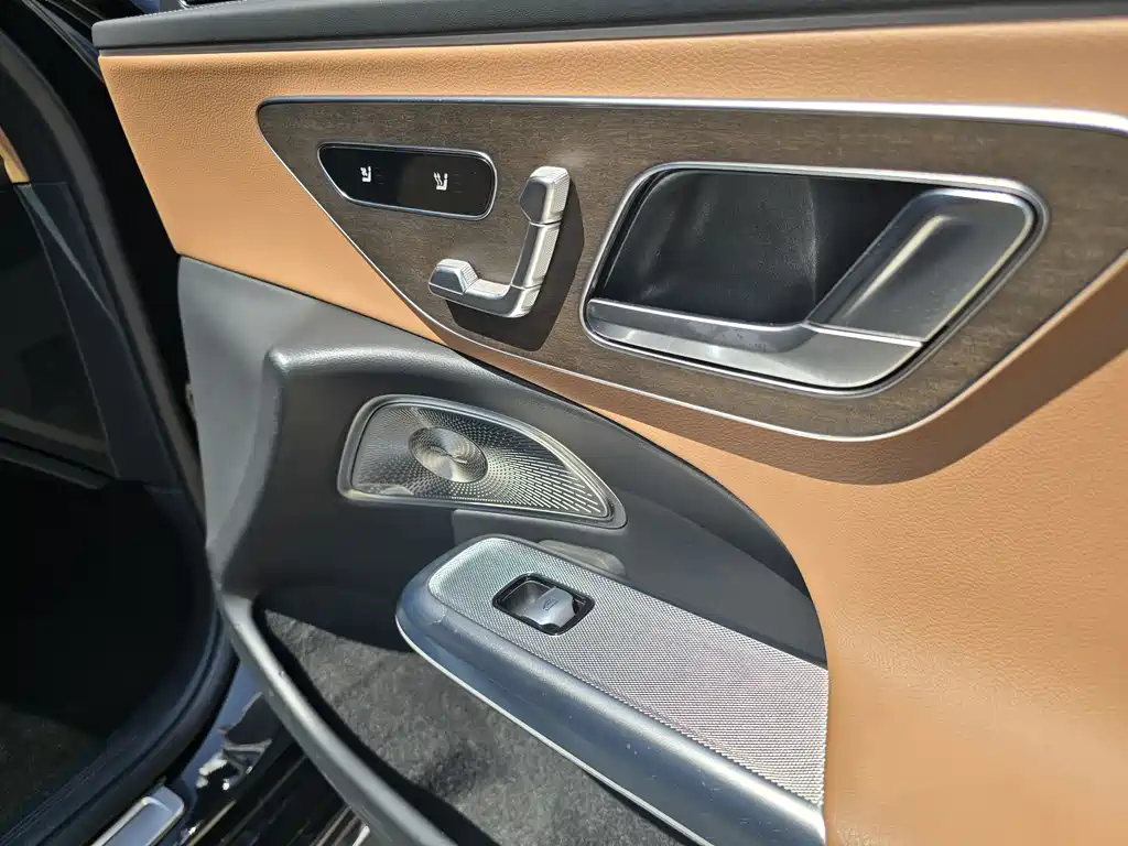Mercedes-Benz E-Class — миниатюра 18