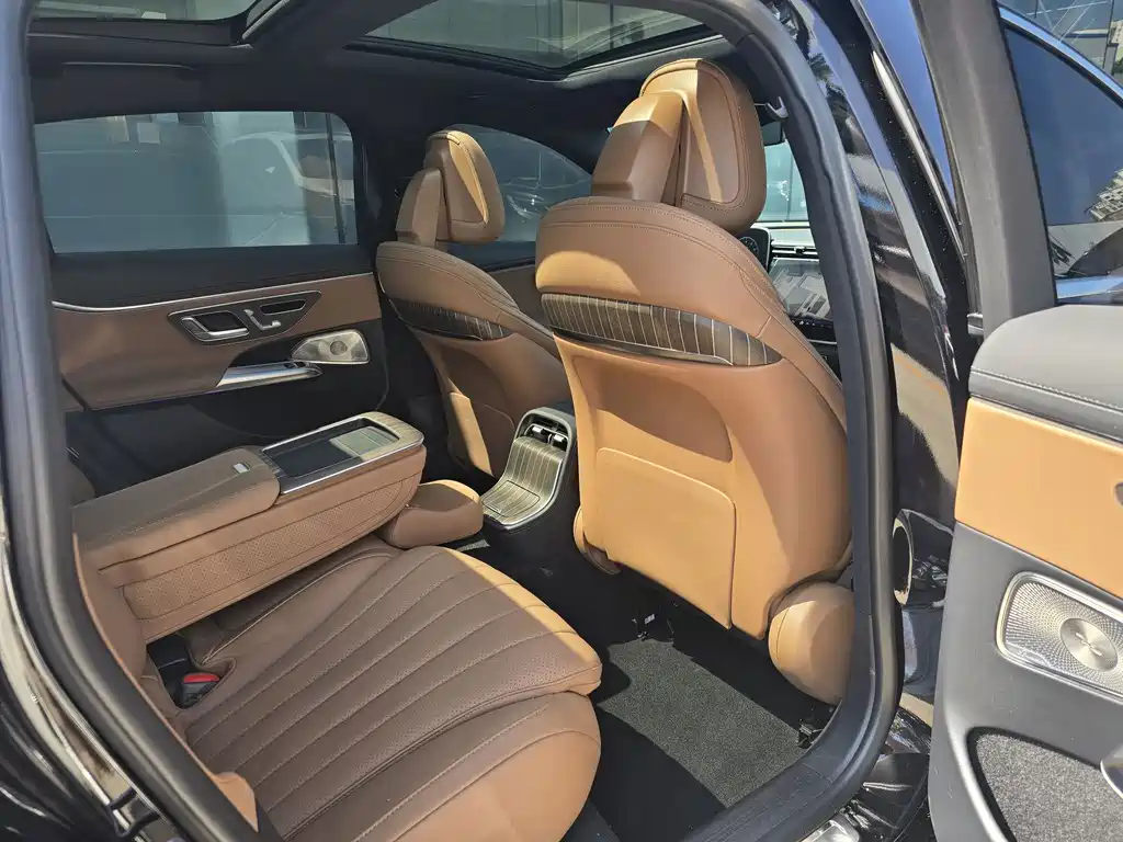 Mercedes-Benz E-Class — миниатюра 14