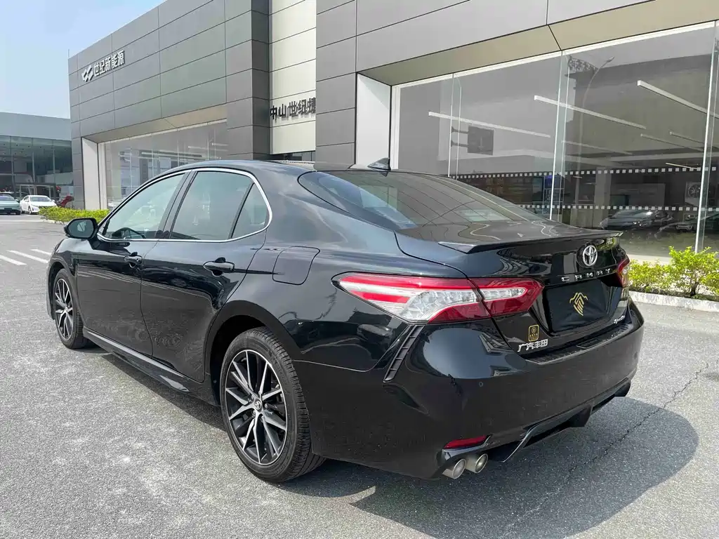 Toyota Camry — миниатюра 7