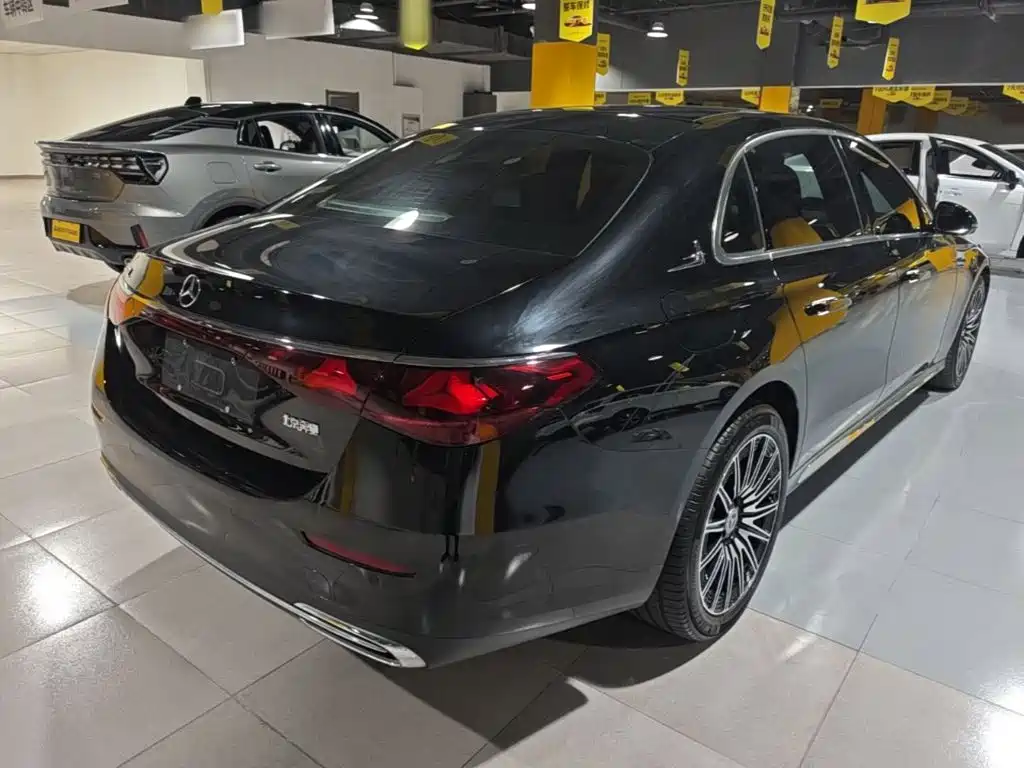 Mercedes-Benz E-Class — миниатюра 7