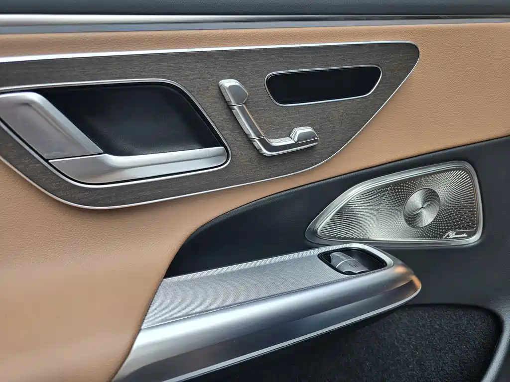 Mercedes-Benz E-Class — миниатюра 12
