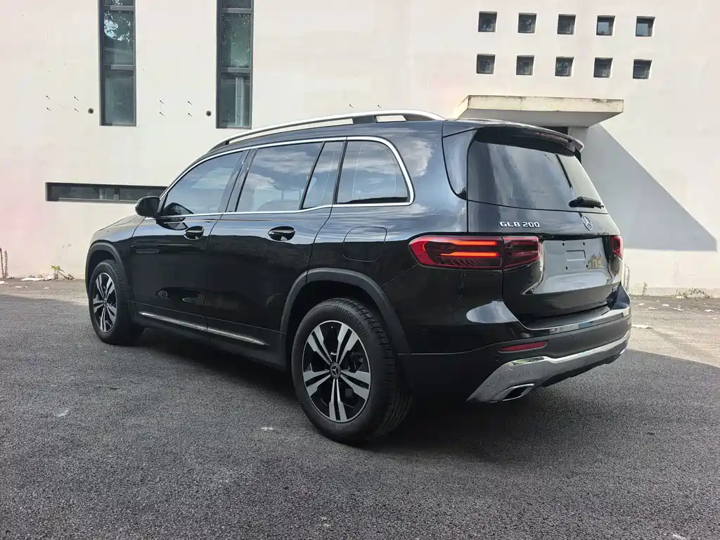 Mercedes-Benz GLB — миниатюра 12