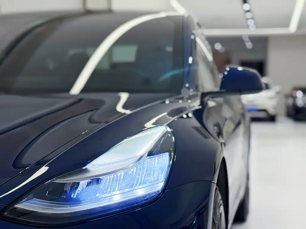 Tesla Model 3 — миниатюра 17