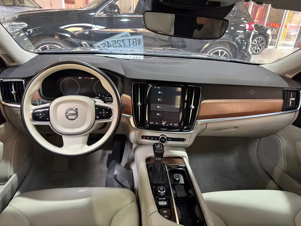 Volvo S90 — миниатюра 6