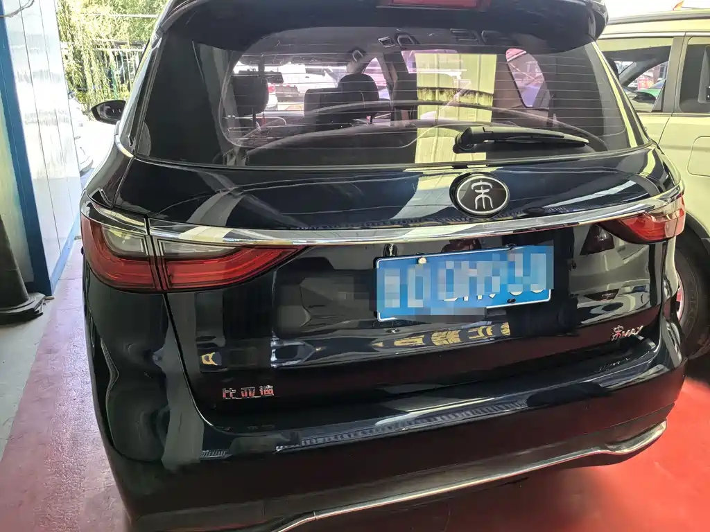 BYD MAX — миниатюра 5
